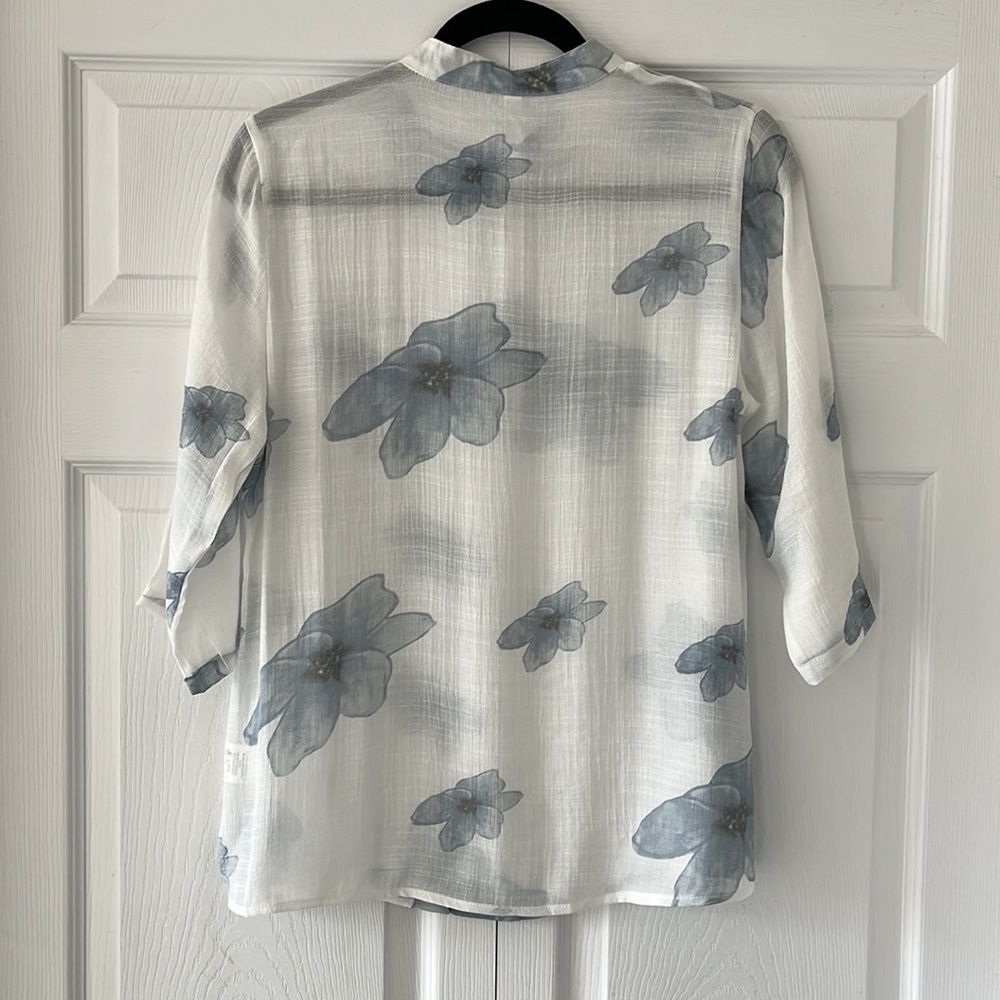 Floral blouse - Picture 3 of 5